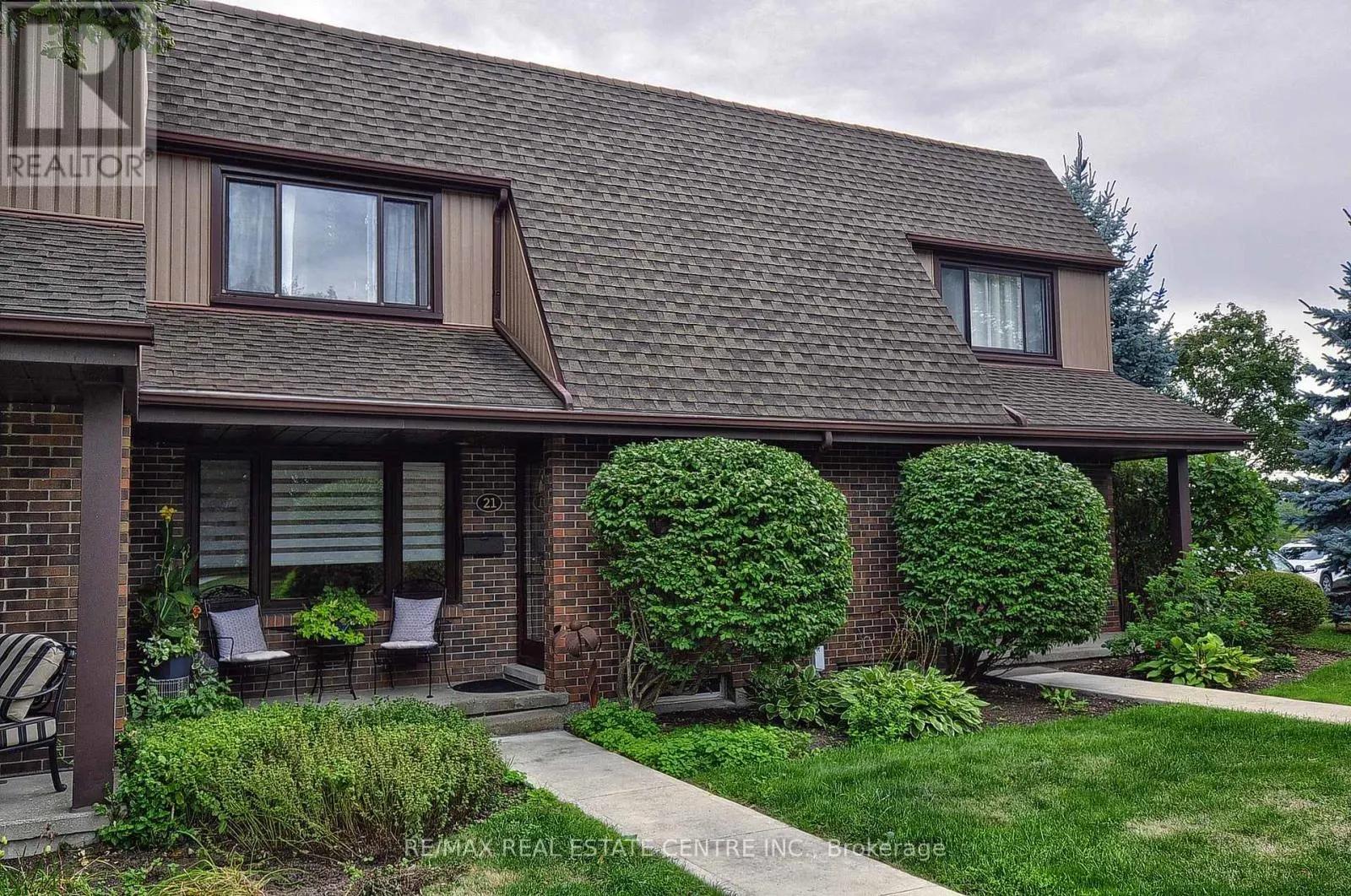 279 SANDOWNE DRIVE