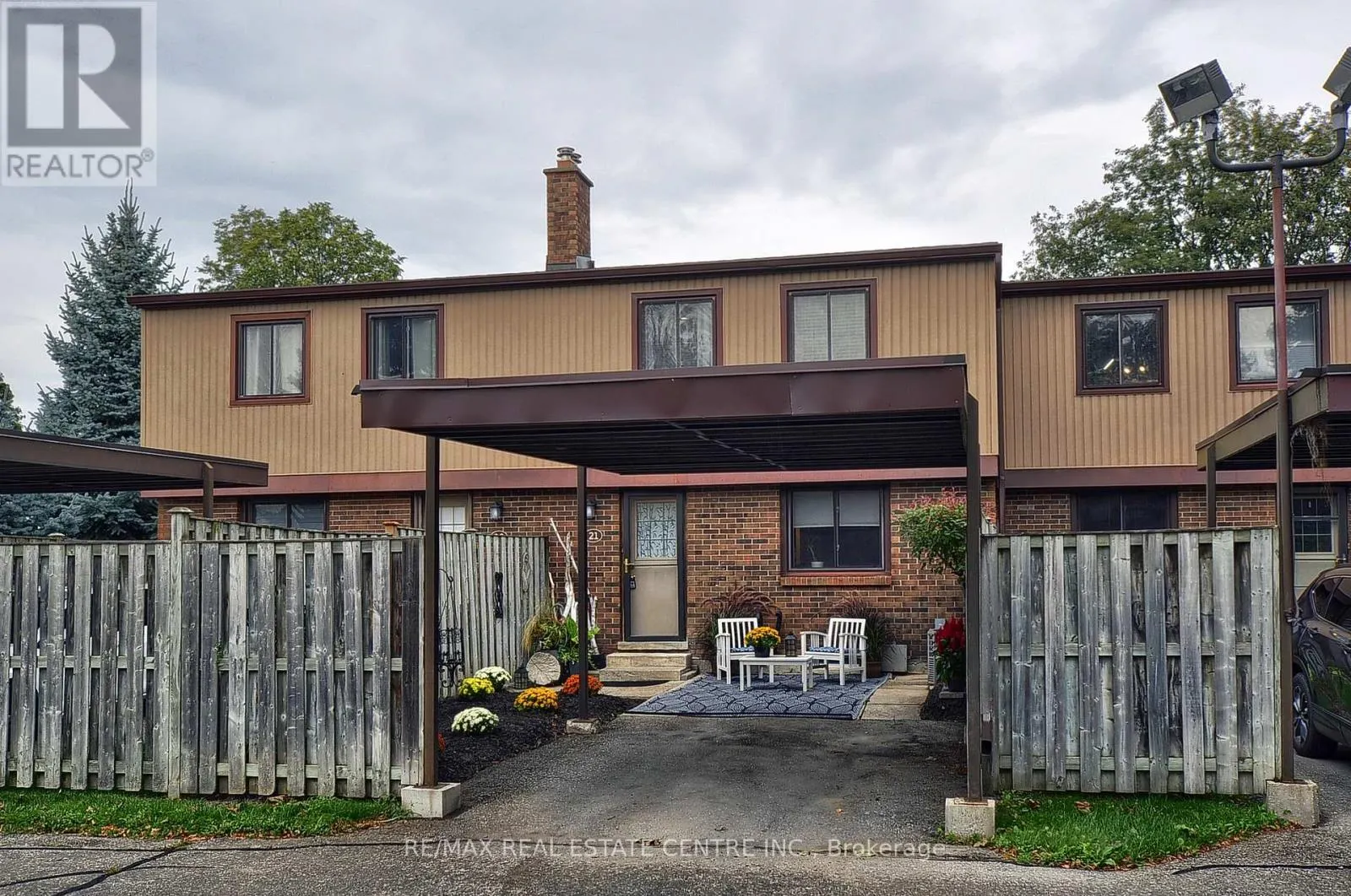 279 SANDOWNE DRIVE