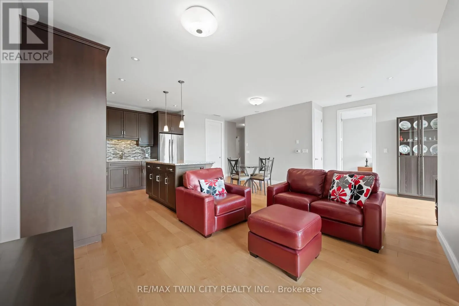 706 - 223 ERB STREET W