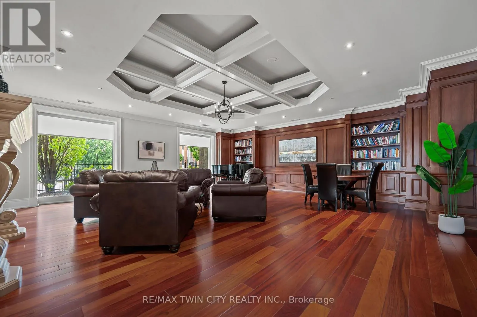 706 - 223 ERB STREET W