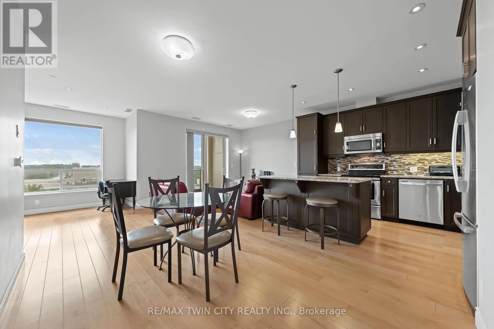 706 - 223 ERB STREET W