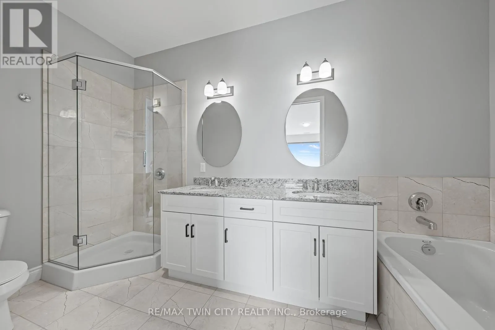706 - 223 ERB STREET W