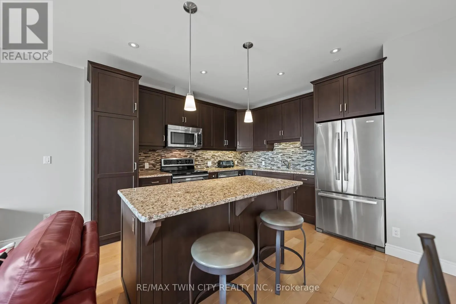 706 - 223 ERB STREET W