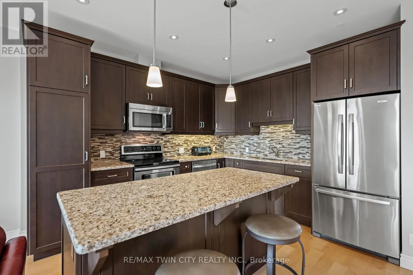 706 - 223 ERB STREET W