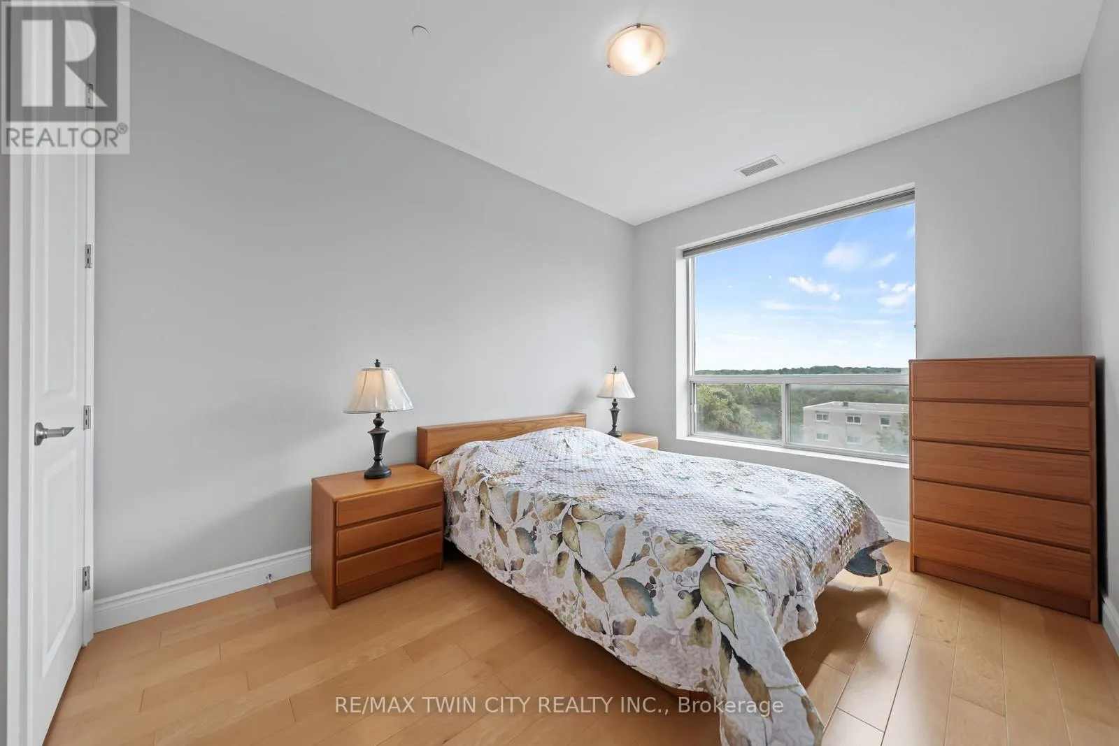 706 - 223 ERB STREET W