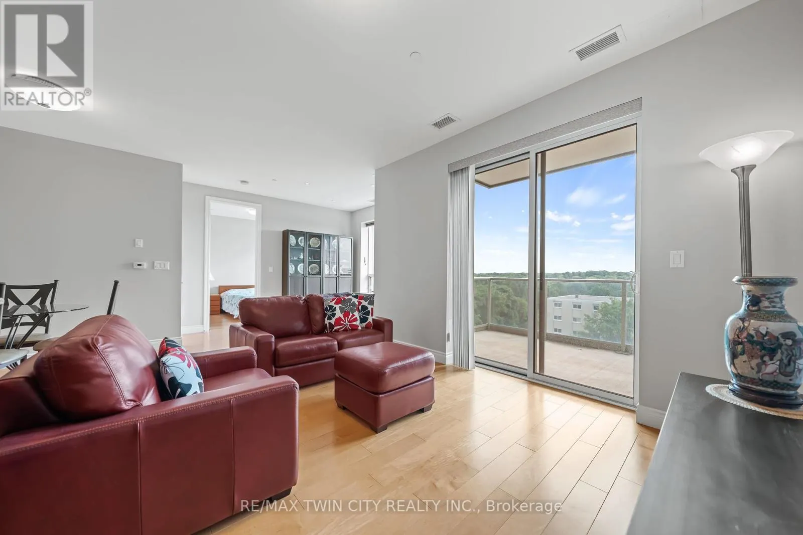 706 - 223 ERB STREET W