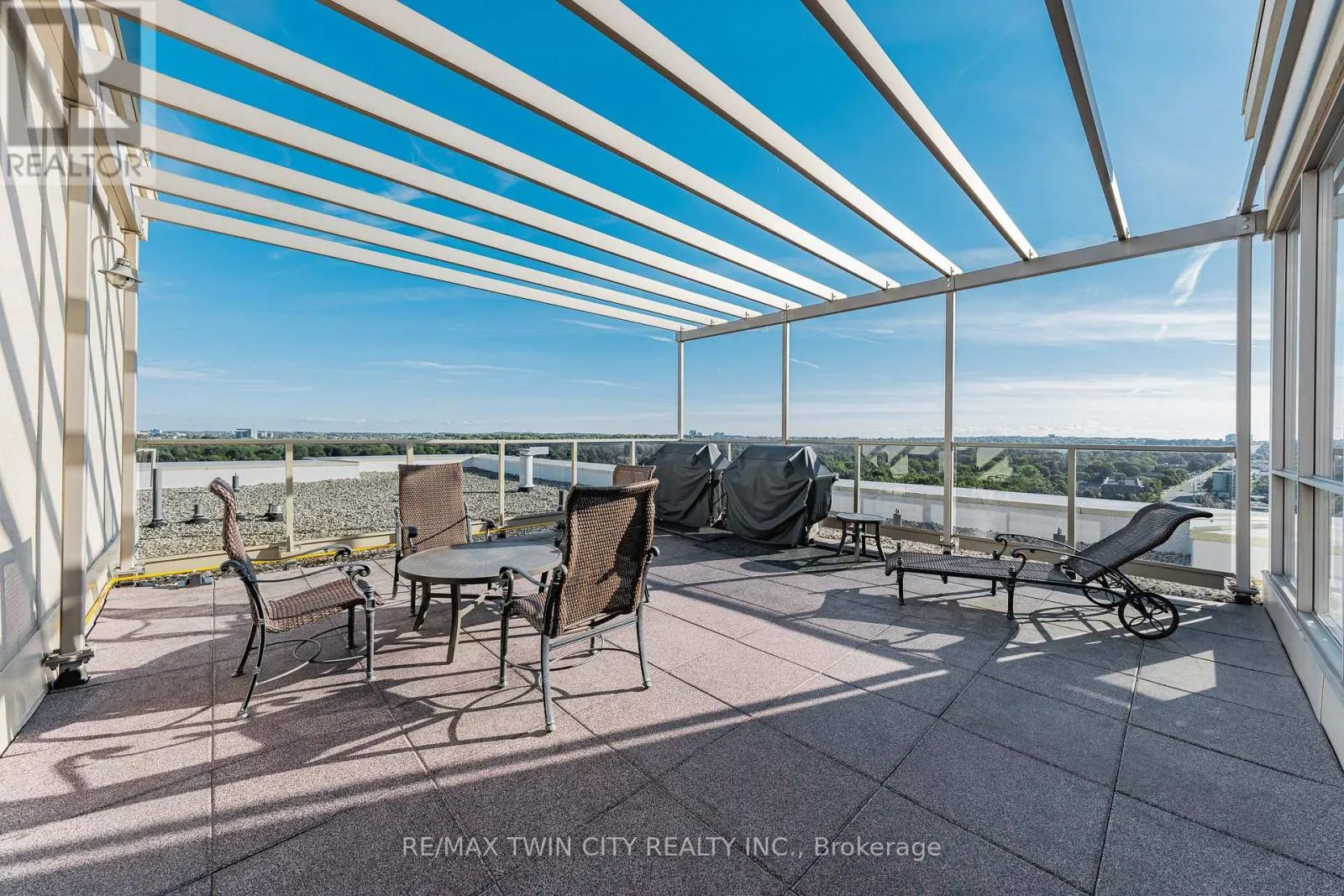 706 - 223 ERB STREET W