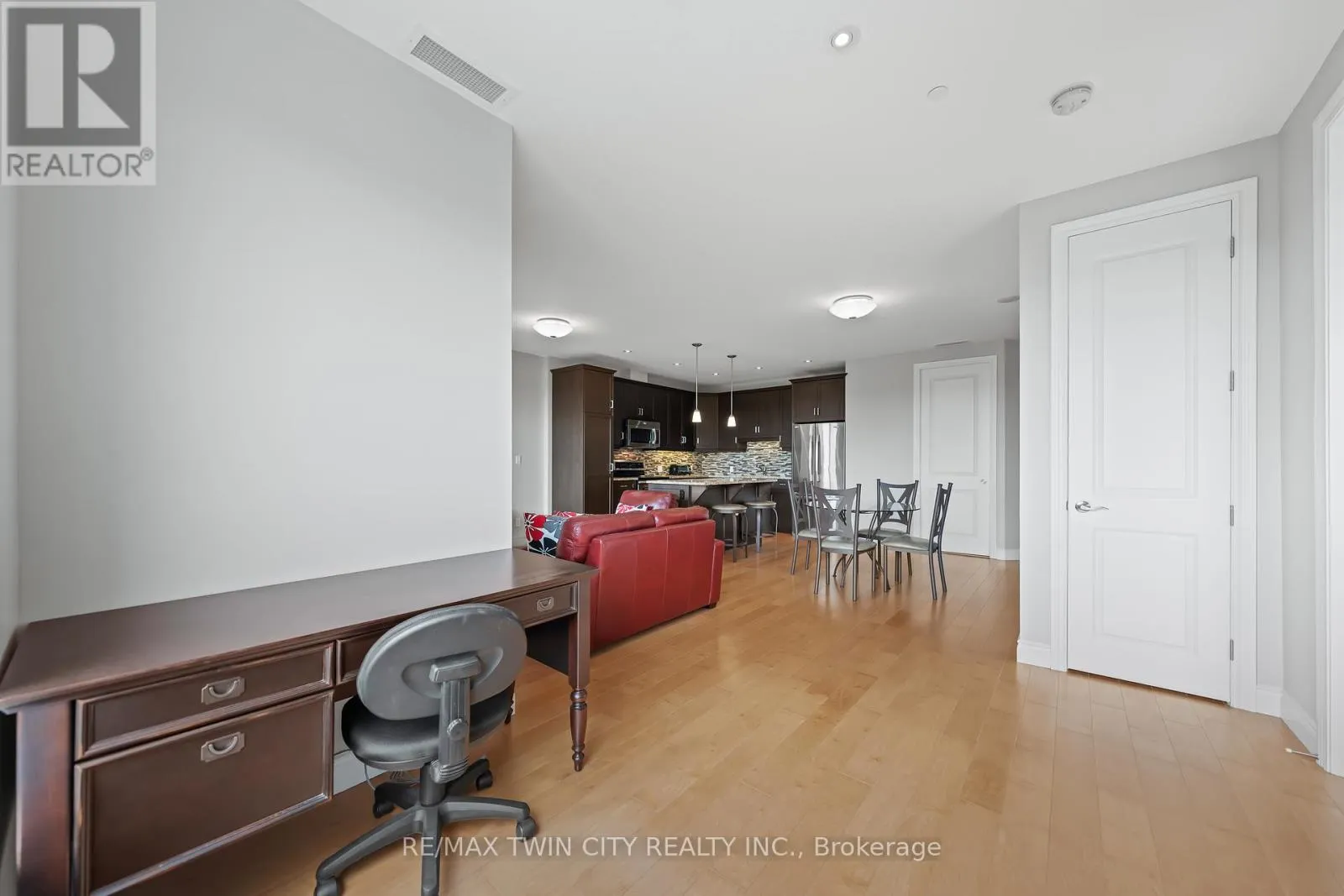 706 - 223 ERB STREET W