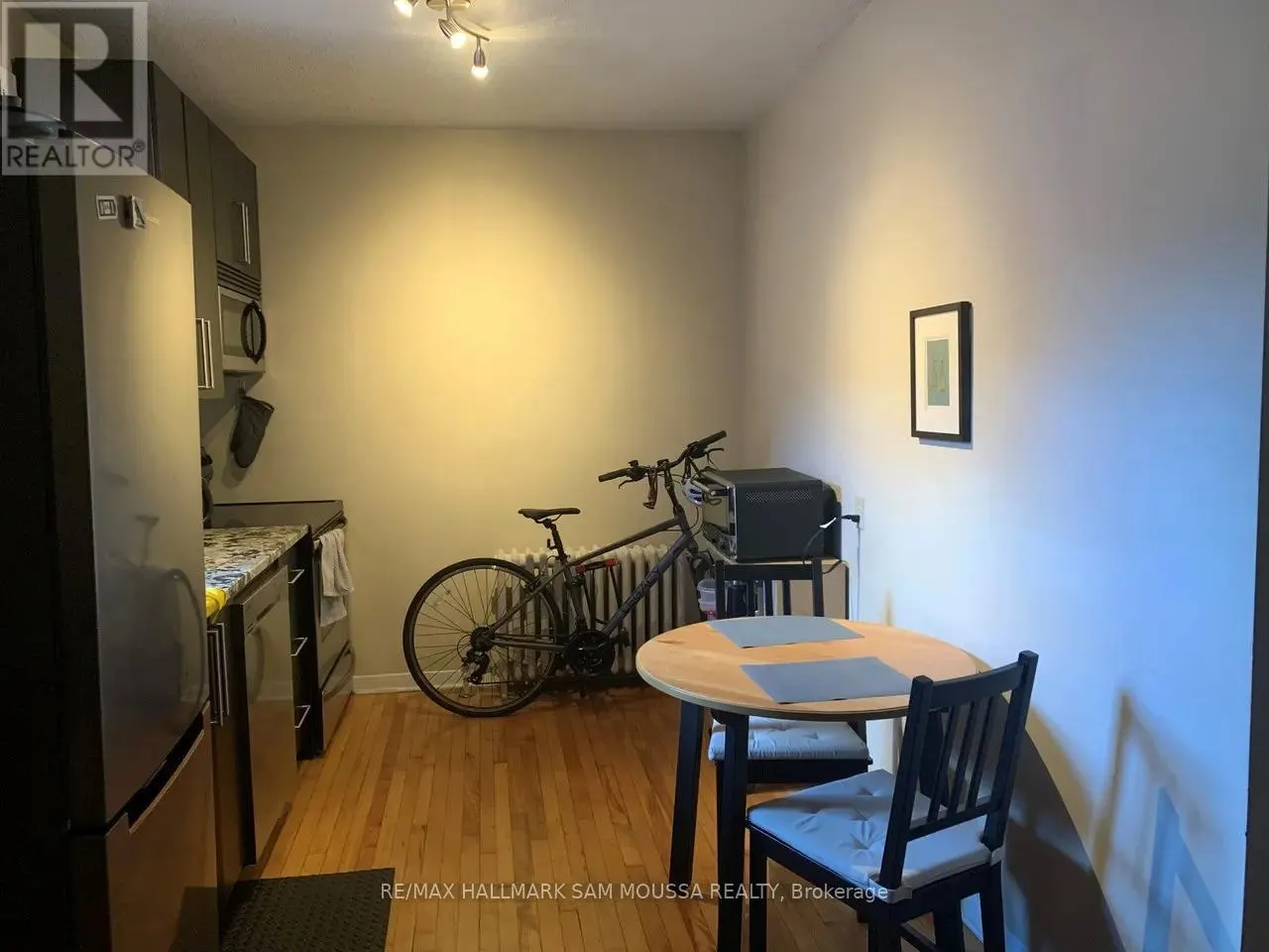 10 - 232 COOPER STREET