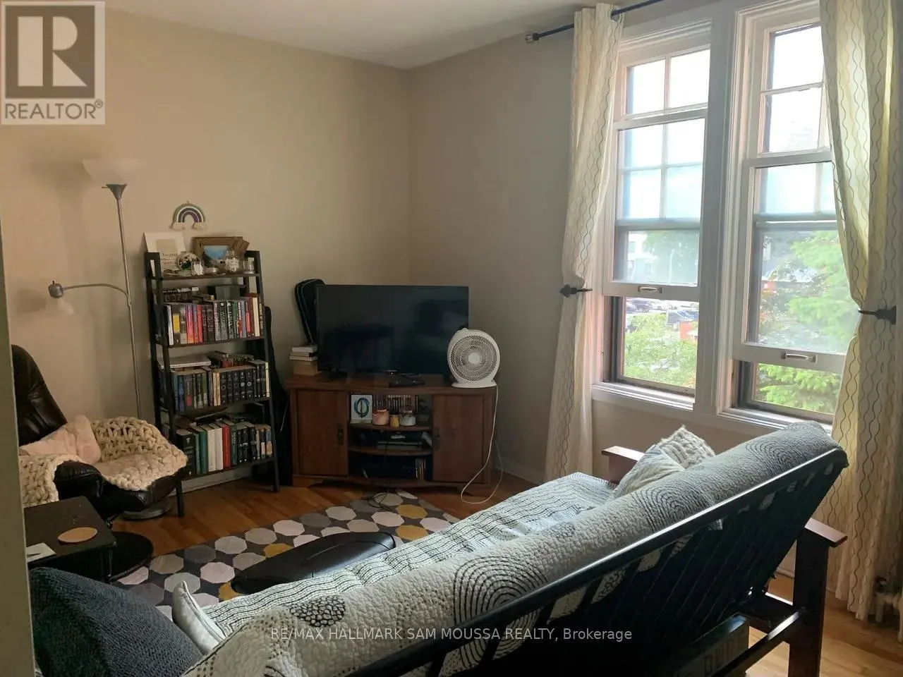 10 - 232 COOPER STREET