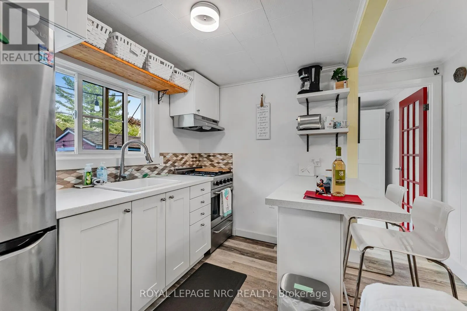 3983 VICTORIA ROAD