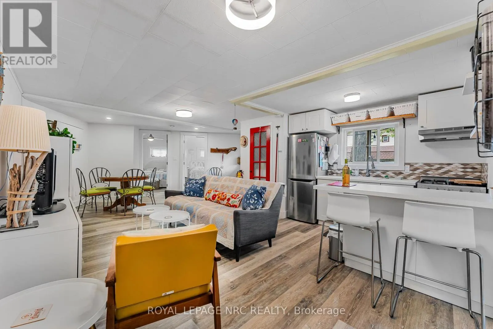 3983 VICTORIA ROAD