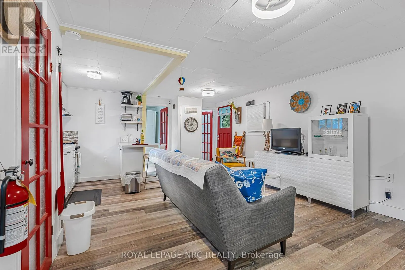 3983 VICTORIA ROAD