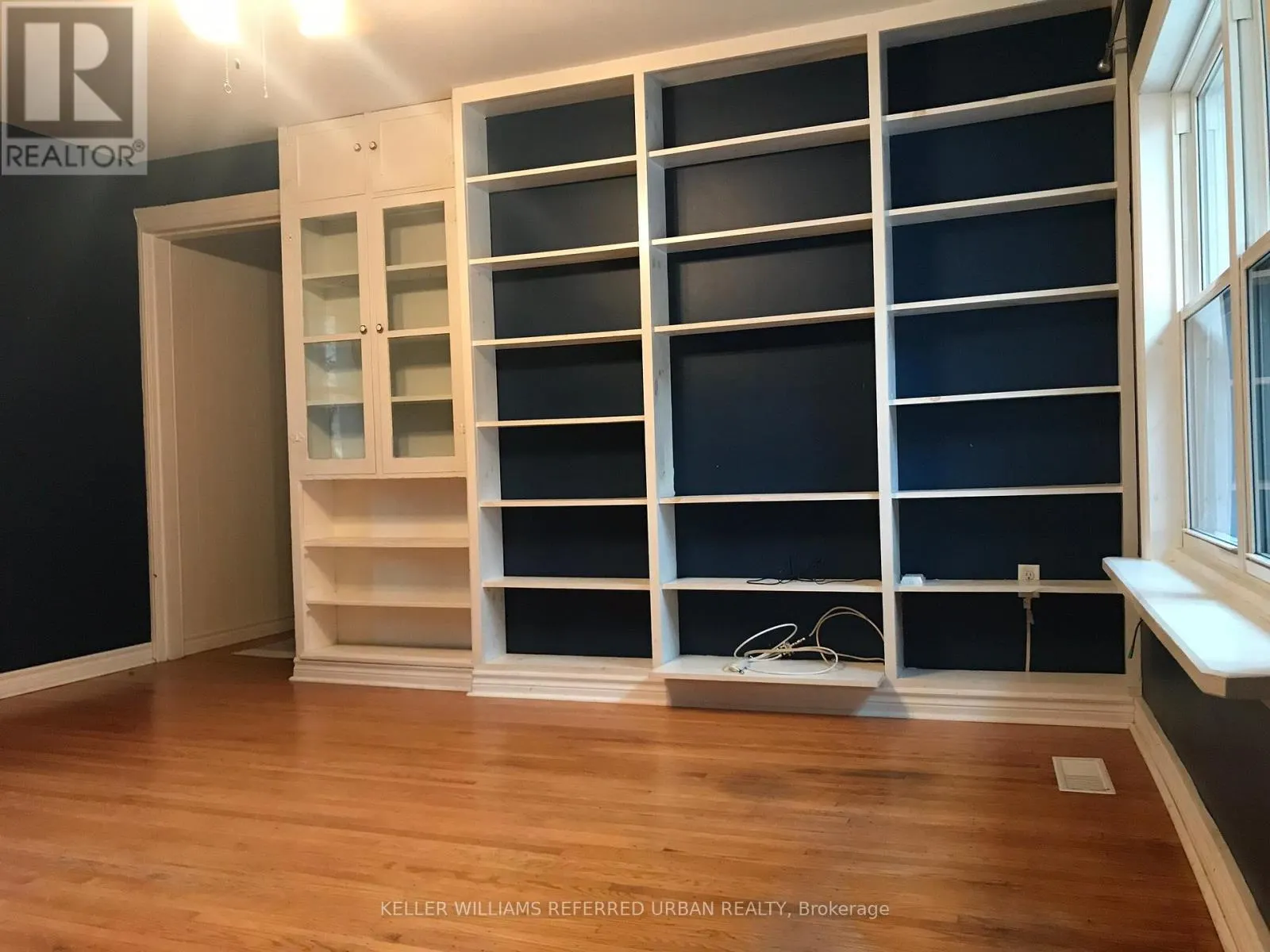 232 UNIVERSITY AVENUE W