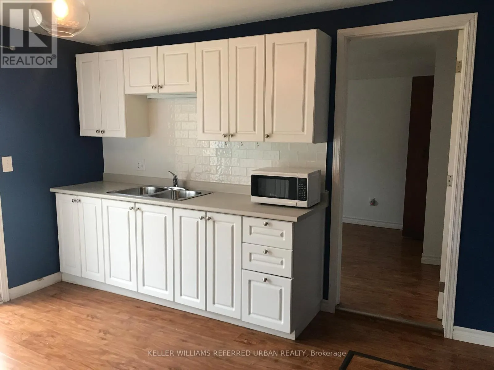 232 UNIVERSITY AVENUE W