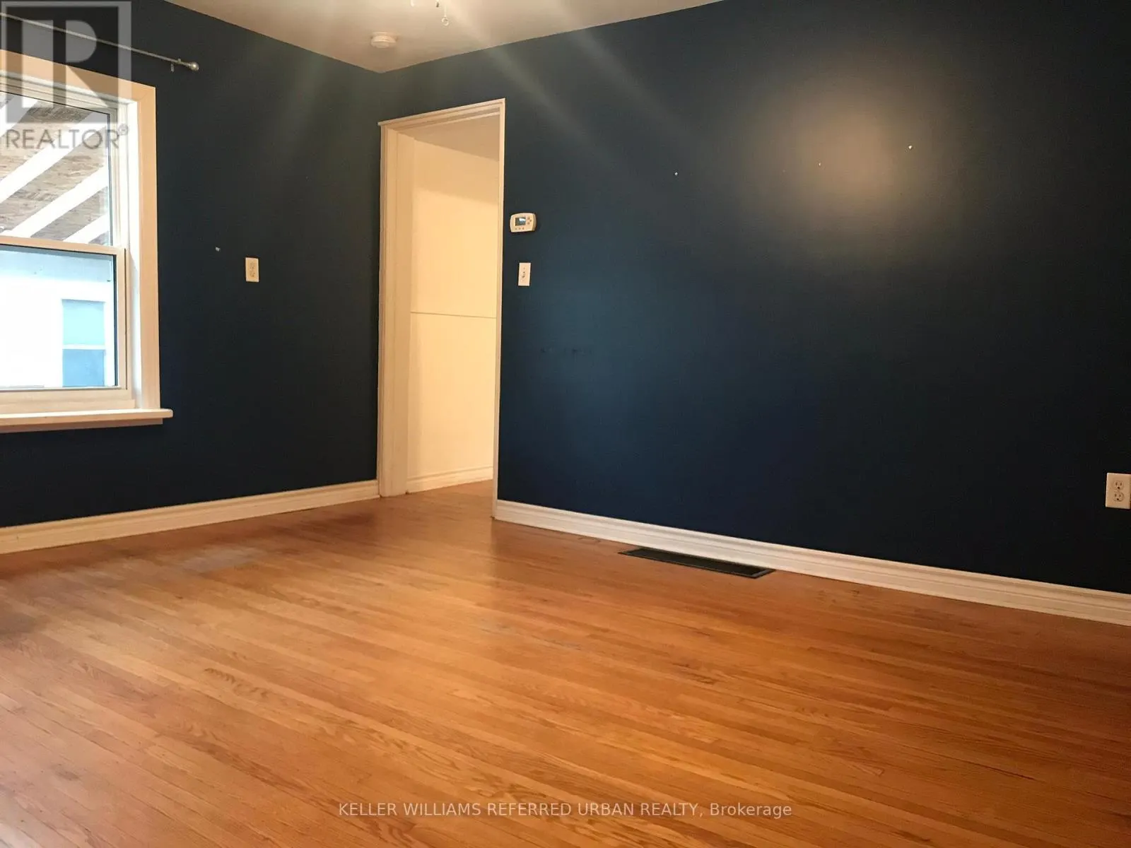 232 UNIVERSITY AVENUE W