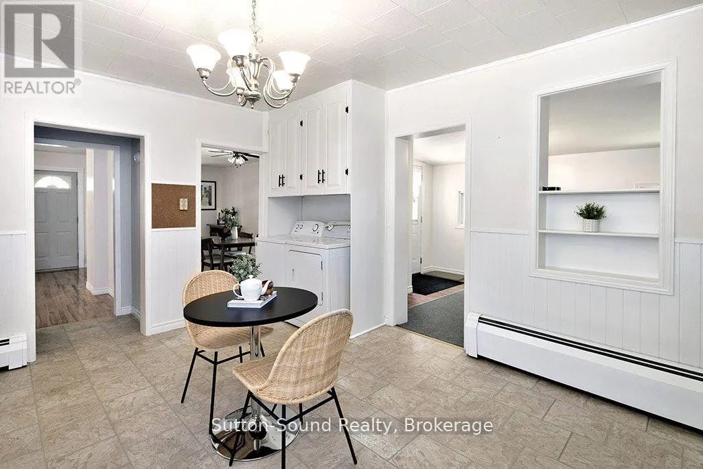 872 5TH AVENUE W