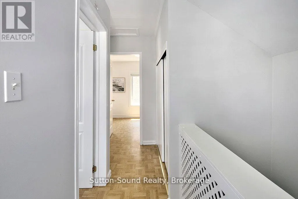 872 5TH AVENUE W