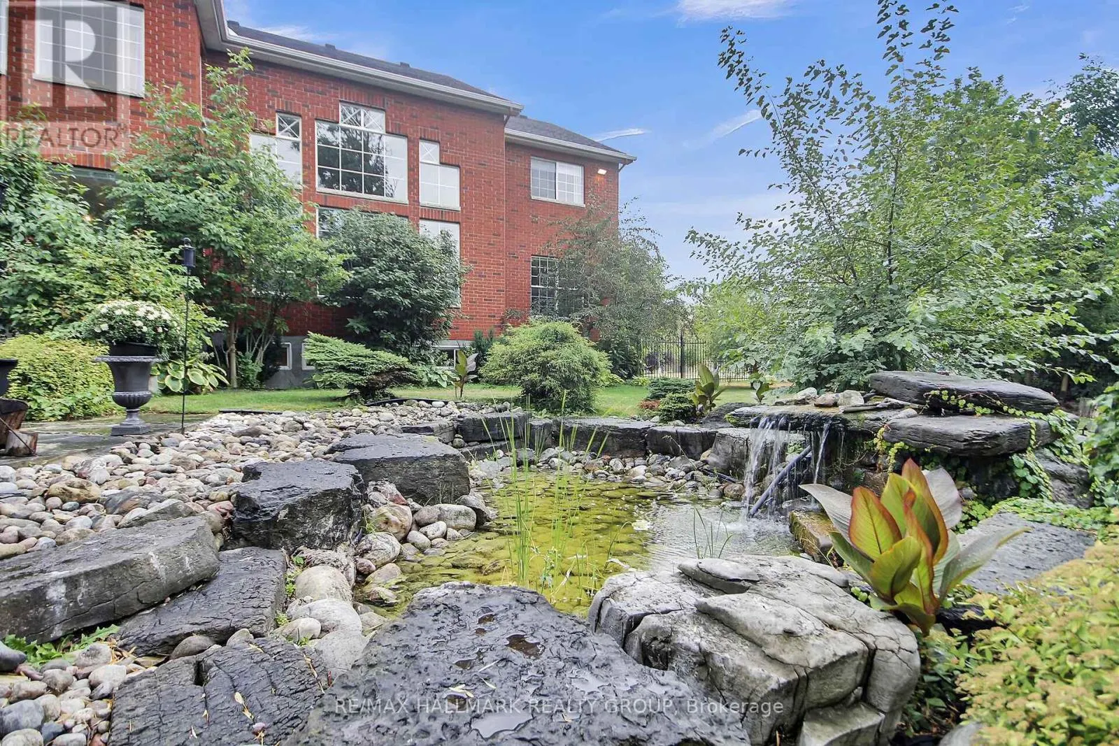 13 BEECHGROVE GARDENS