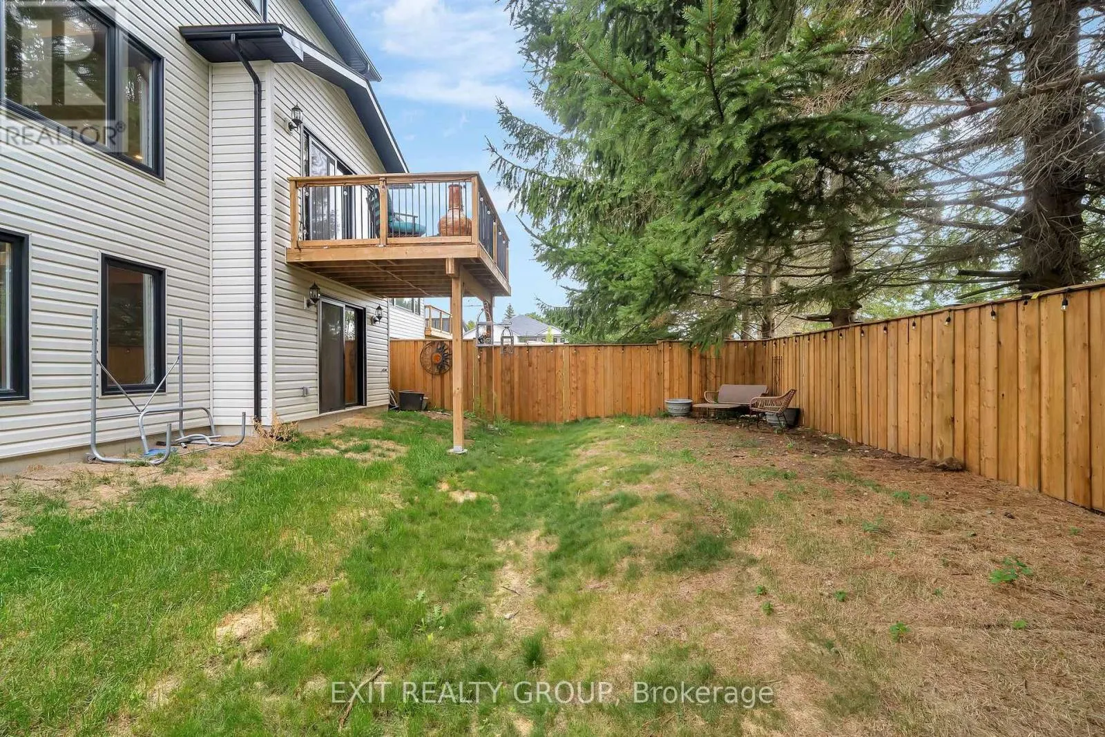 4 MACKENZIE JOHN CRESCENT