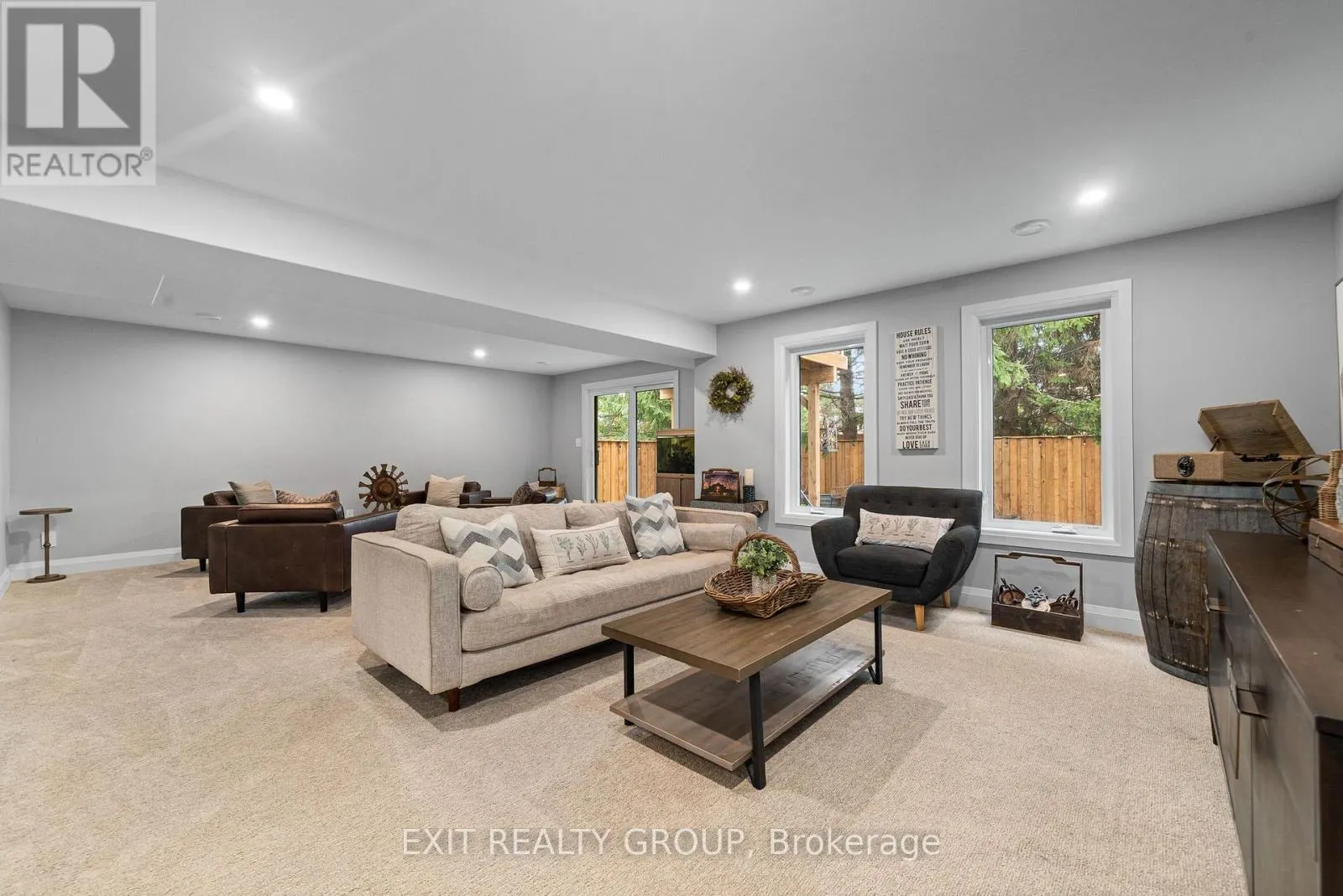 4 MACKENZIE JOHN CRESCENT