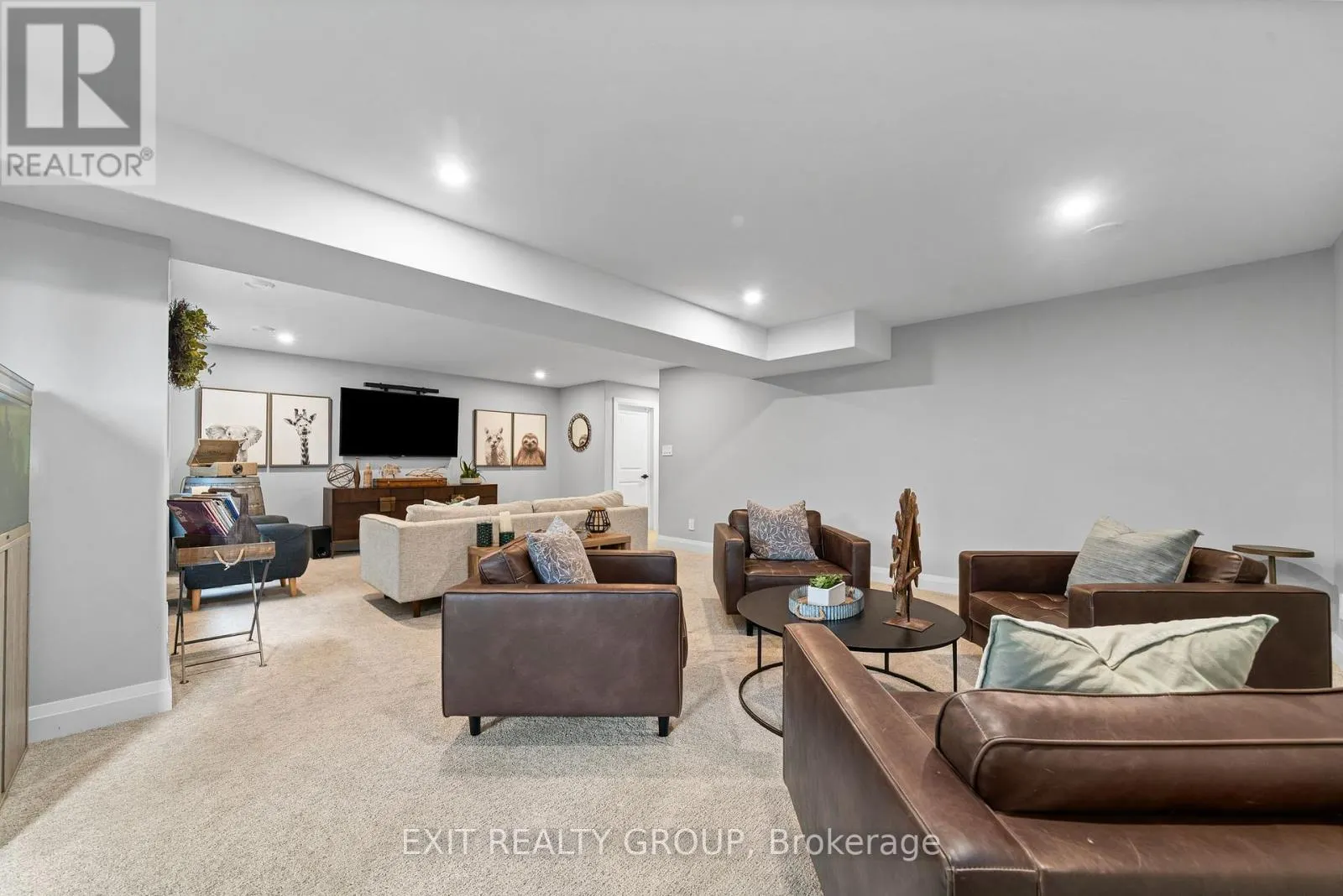 4 MACKENZIE JOHN CRESCENT