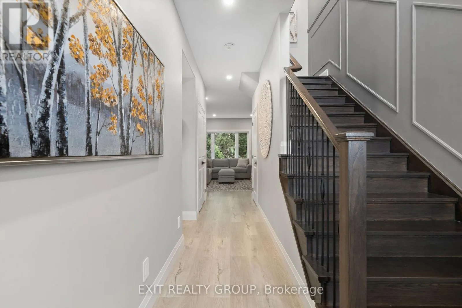 4 MACKENZIE JOHN CRESCENT