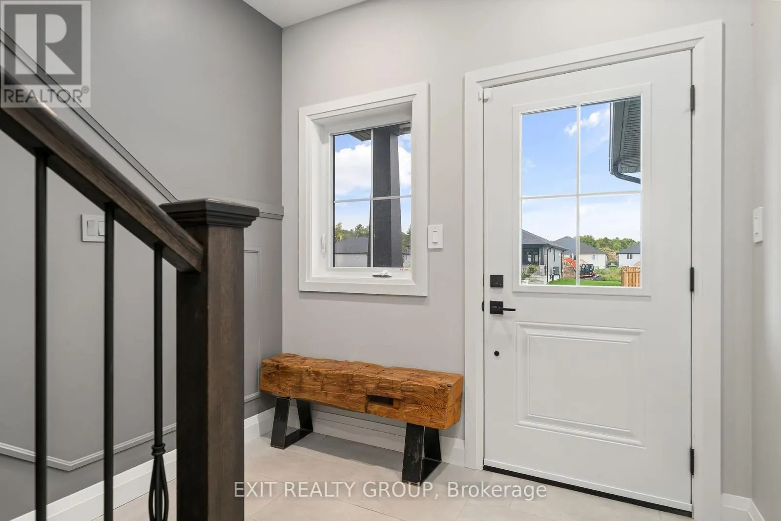4 MACKENZIE JOHN CRESCENT