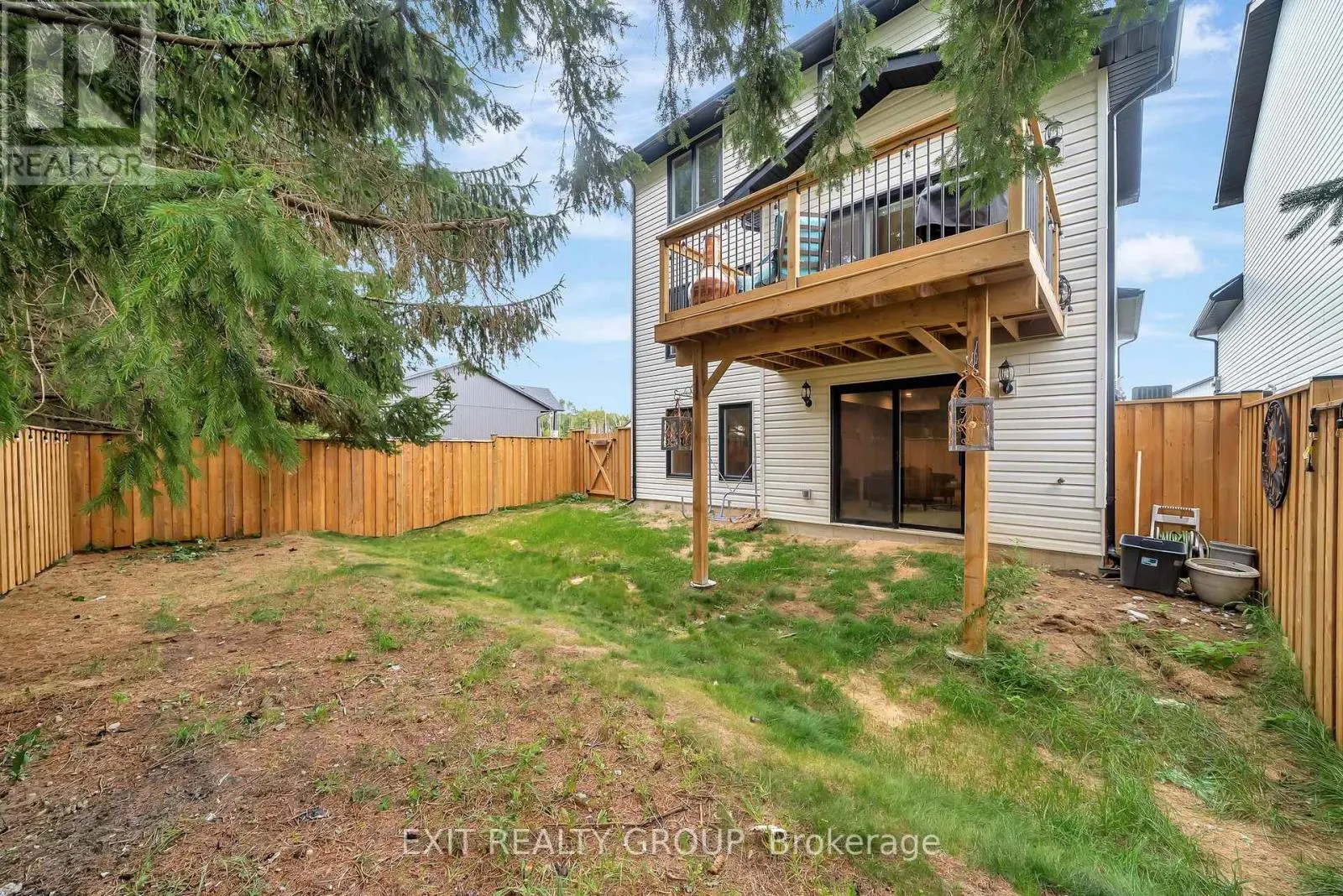4 MACKENZIE JOHN CRESCENT