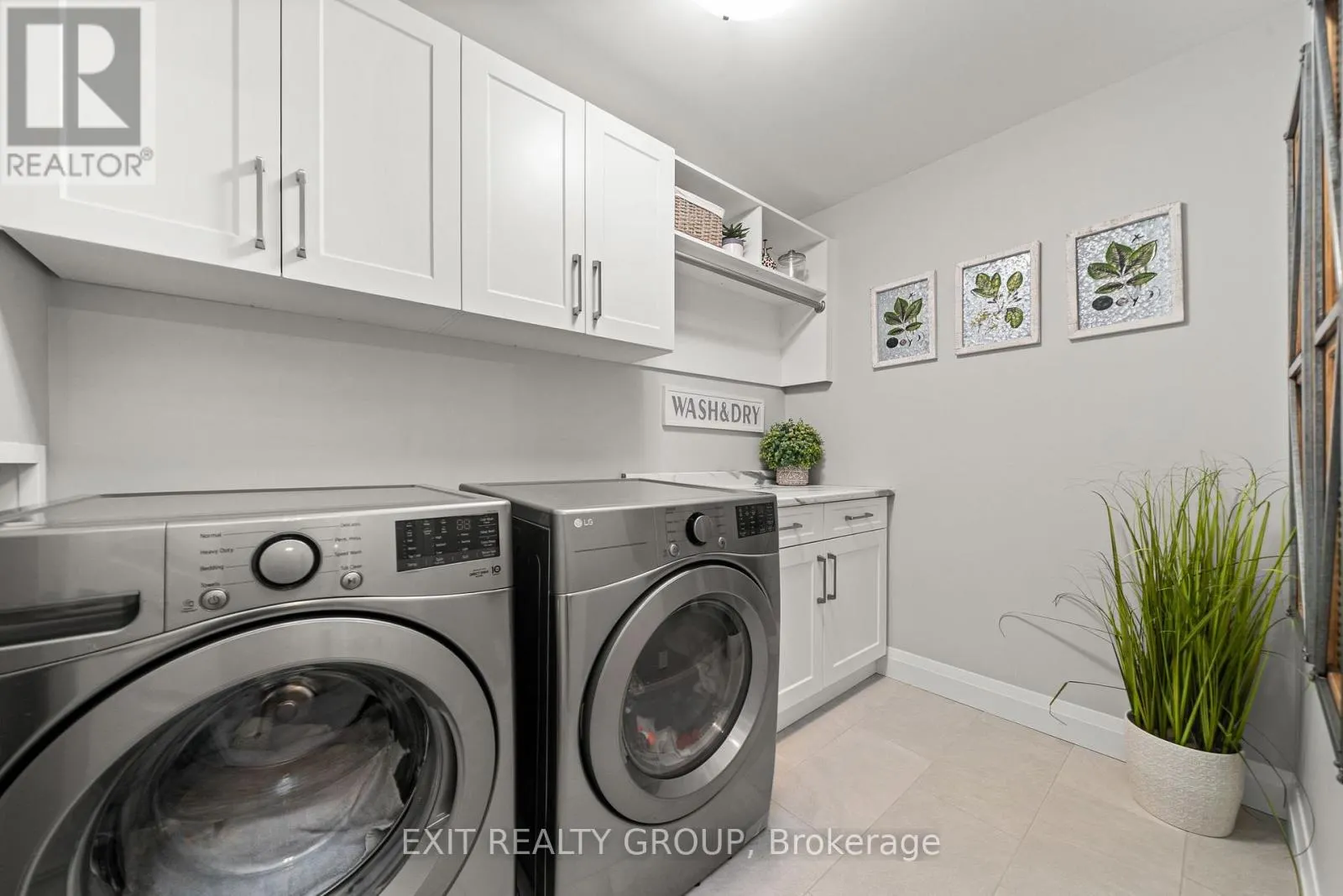 4 MACKENZIE JOHN CRESCENT