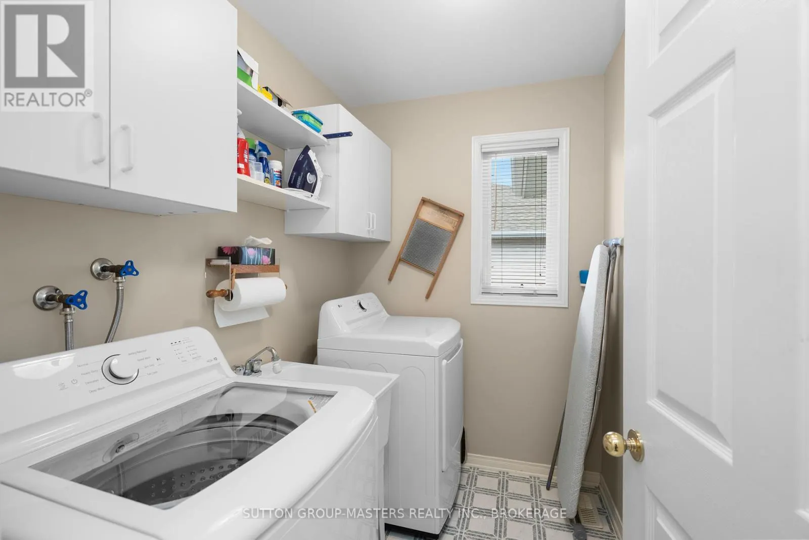 539 SACKVILLE CRESCENT