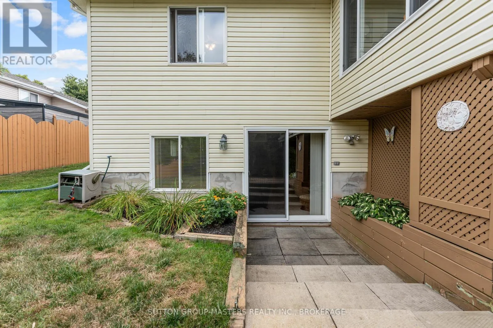 539 SACKVILLE CRESCENT
