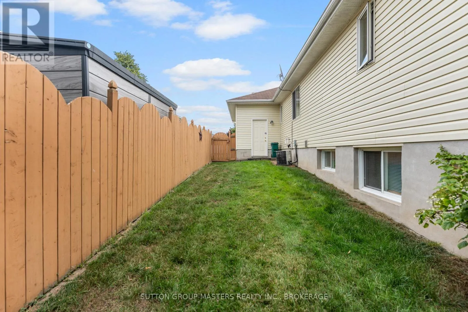 539 SACKVILLE CRESCENT