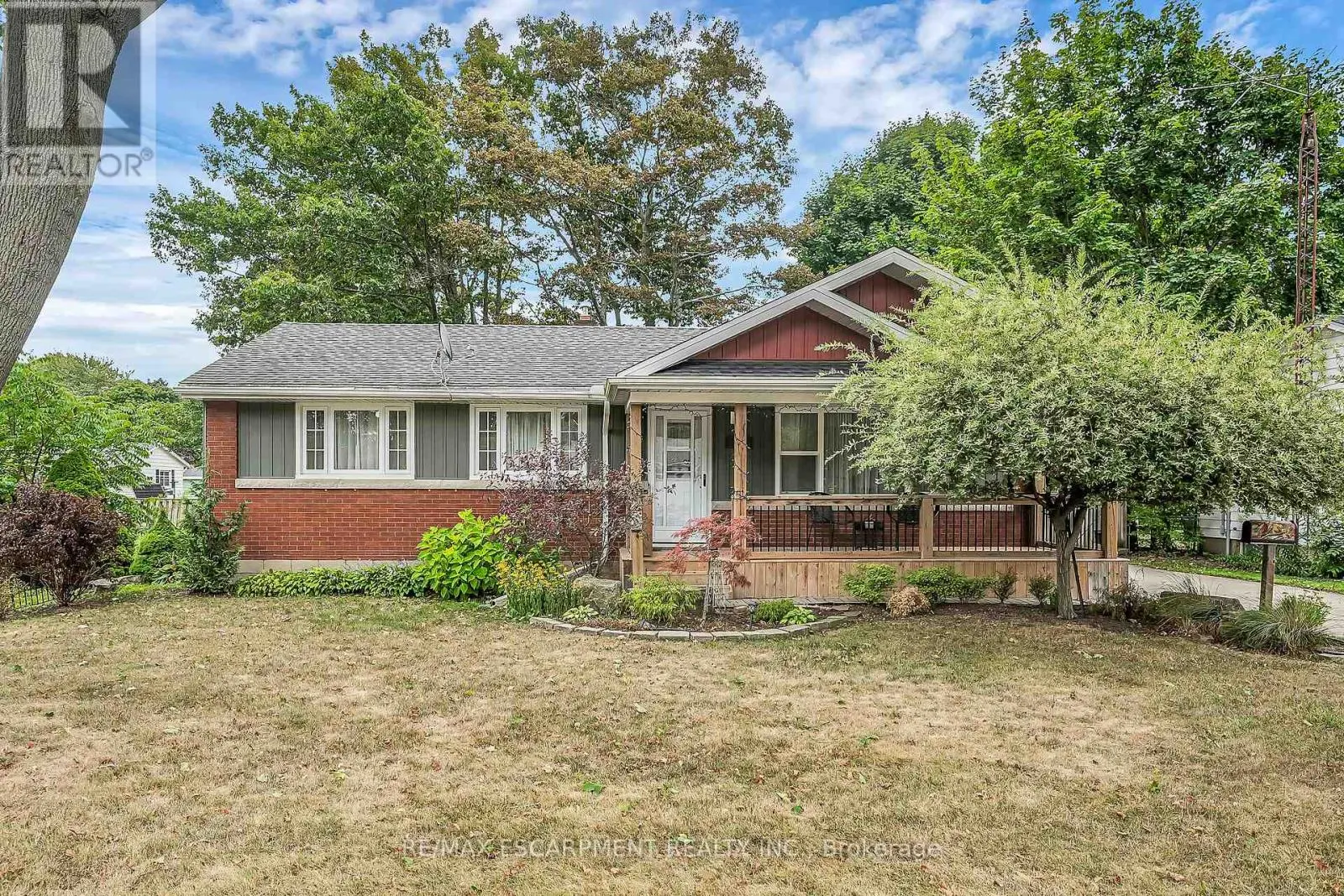 160 ELIZABETH CRESCENT