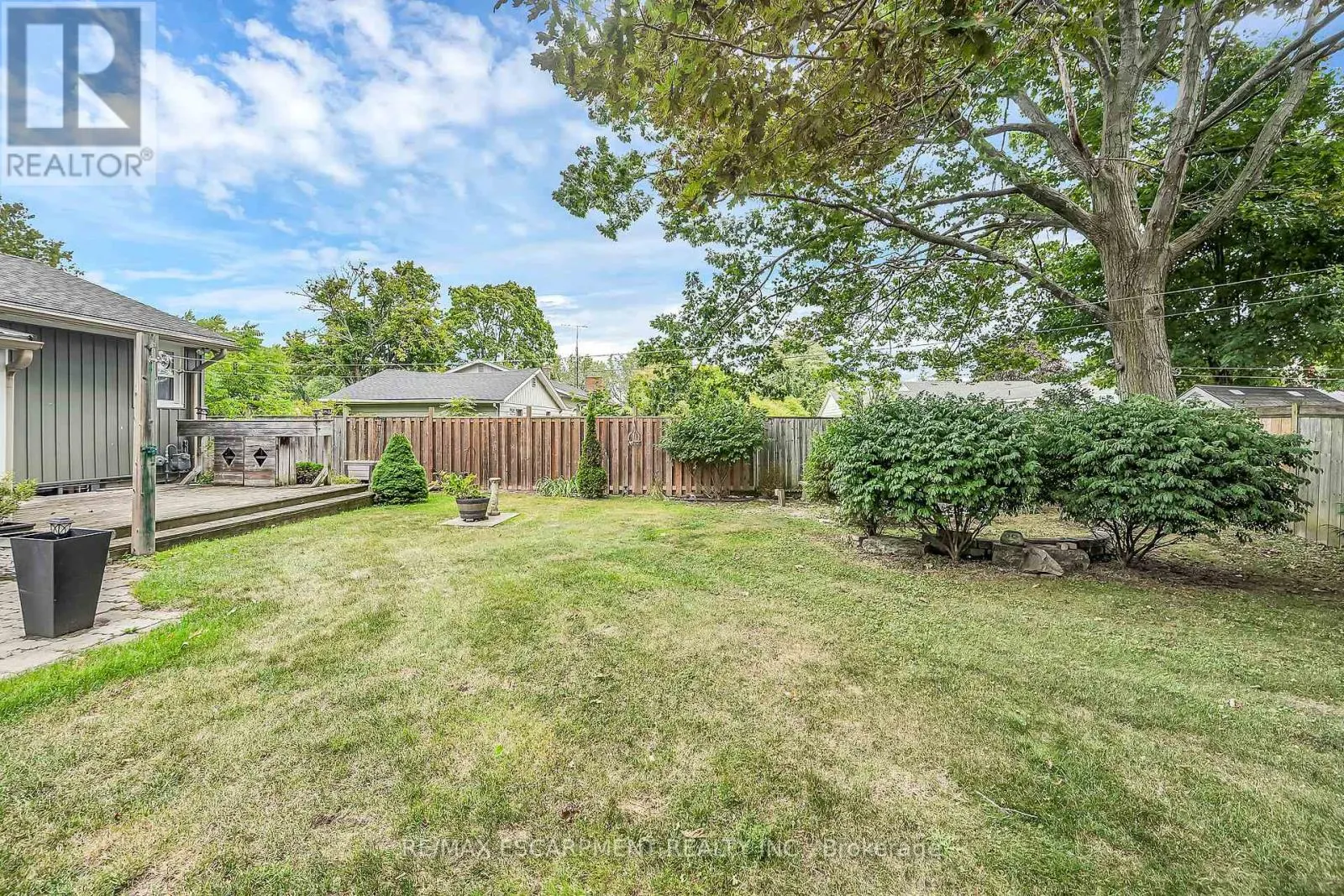 160 ELIZABETH CRESCENT