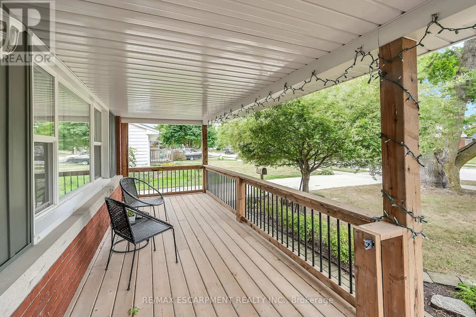 160 ELIZABETH CRESCENT