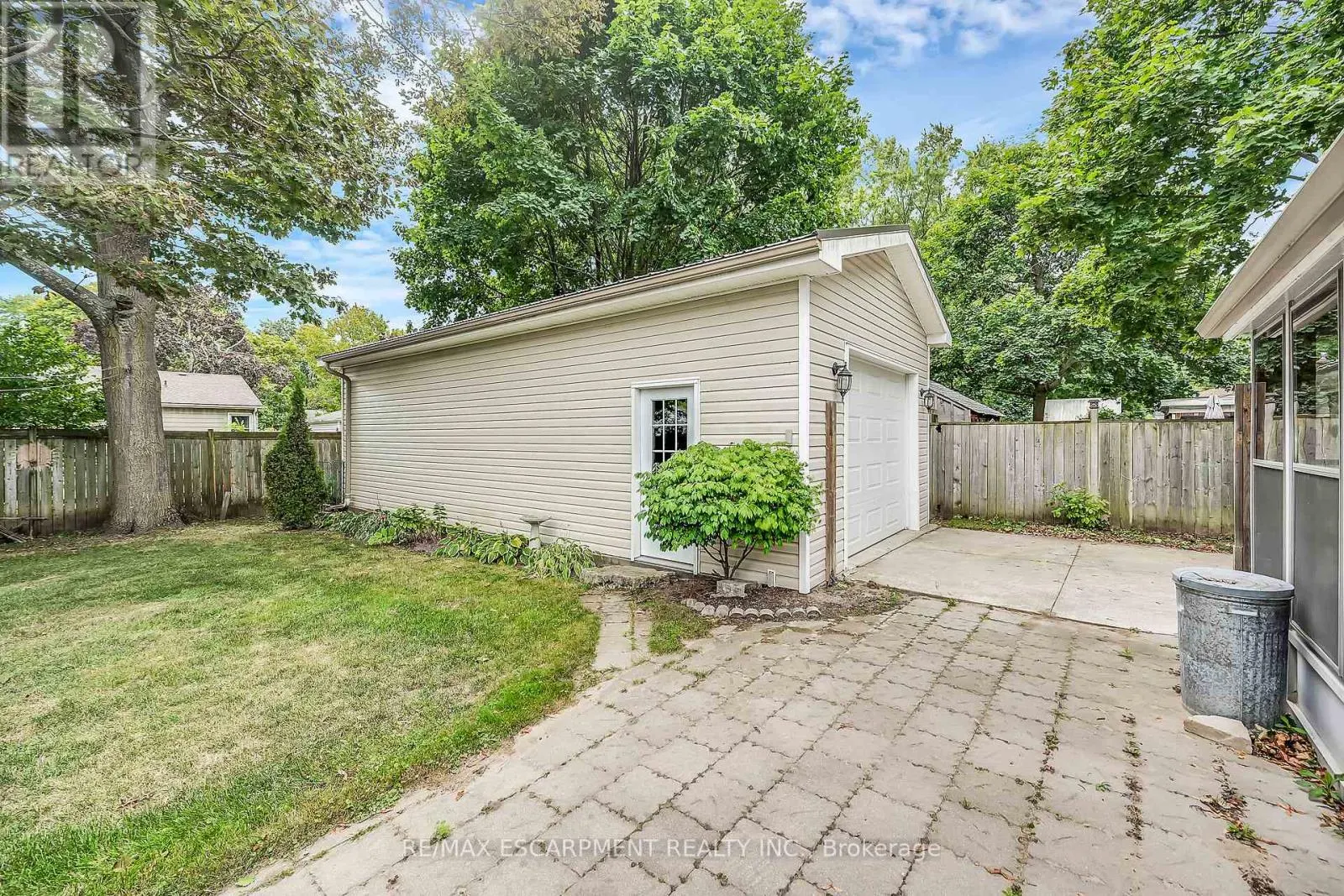 160 ELIZABETH CRESCENT