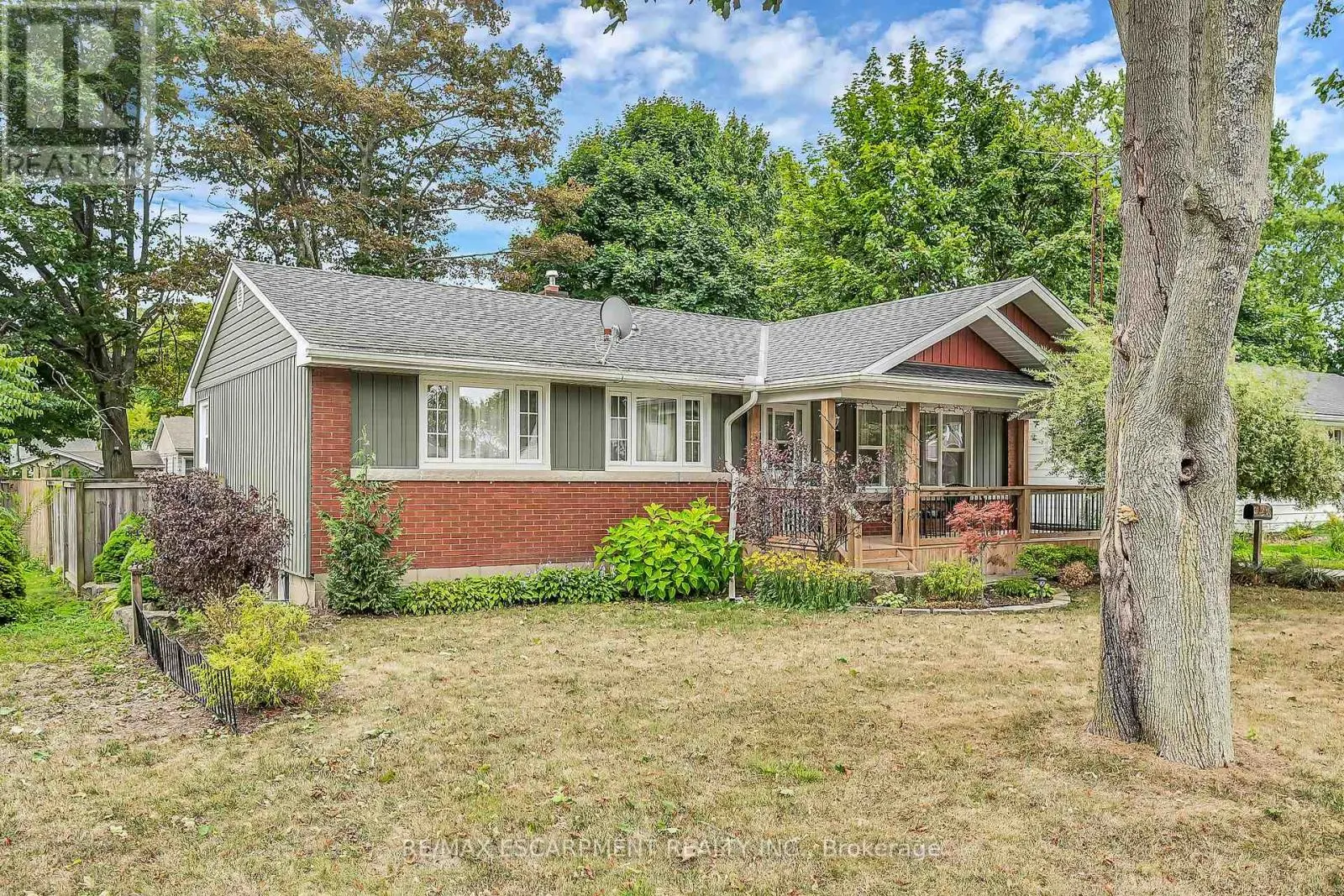 160 ELIZABETH CRESCENT