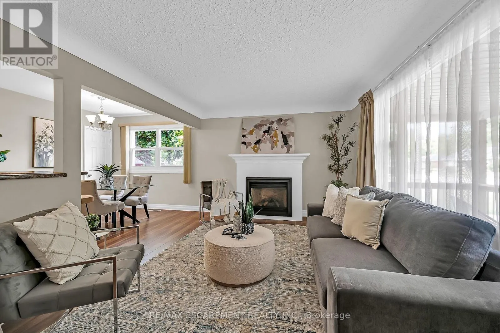 160 ELIZABETH CRESCENT