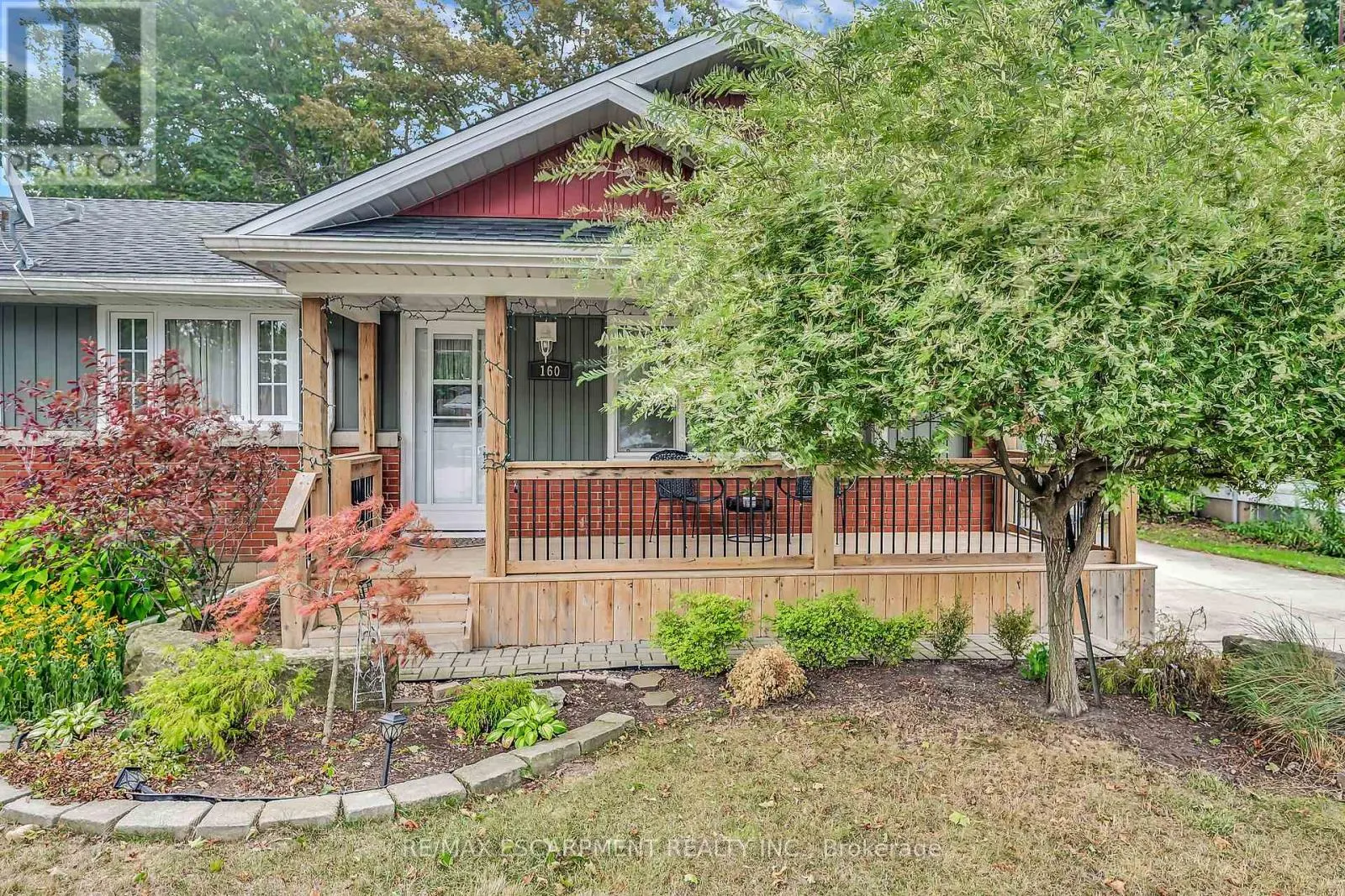 160 ELIZABETH CRESCENT