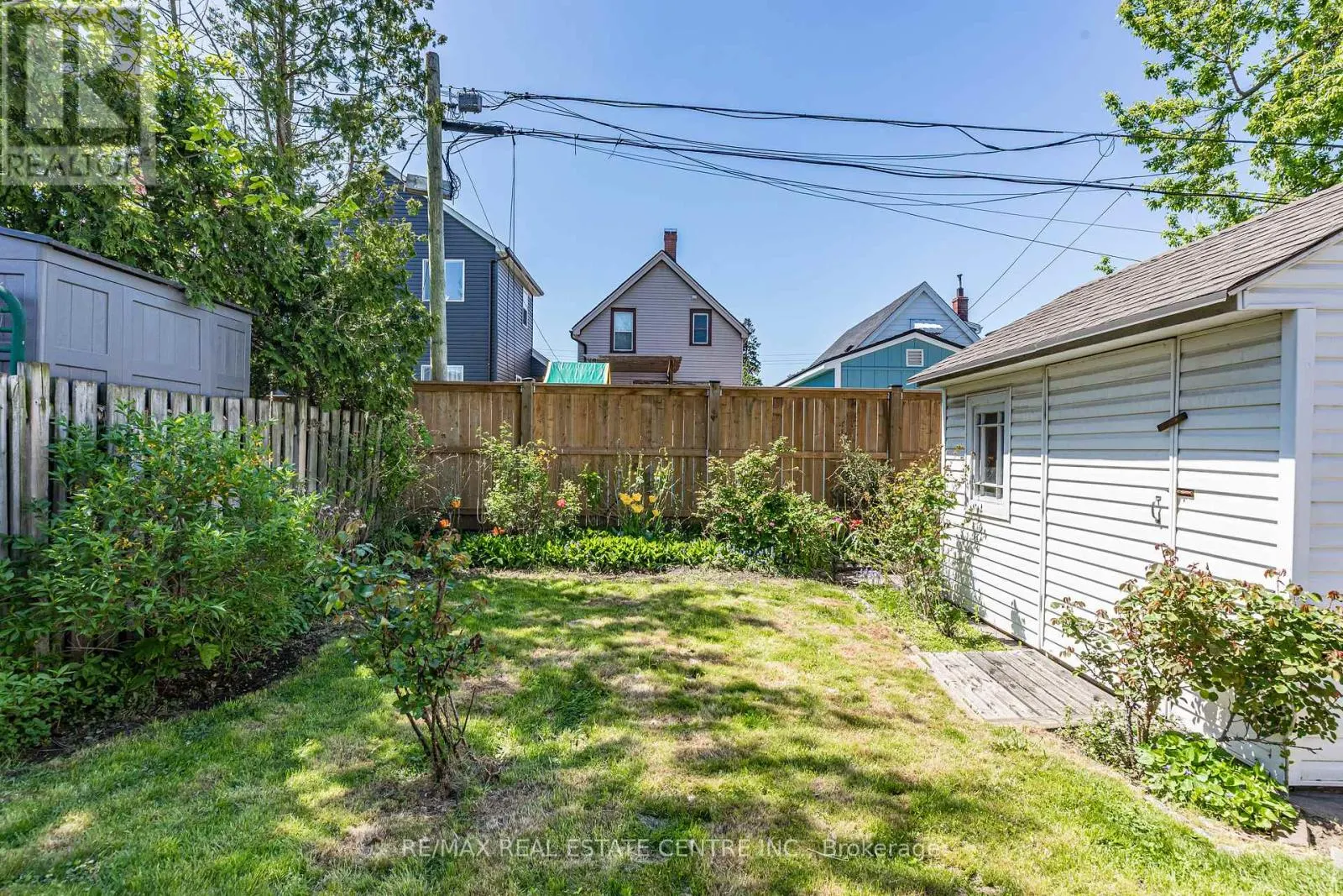 27 BARONS AVENUE N
