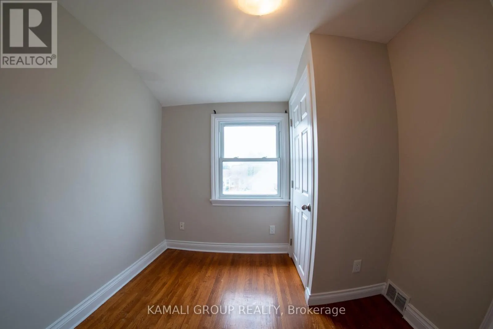 UPPER - 15 SHERBOURNE STREET