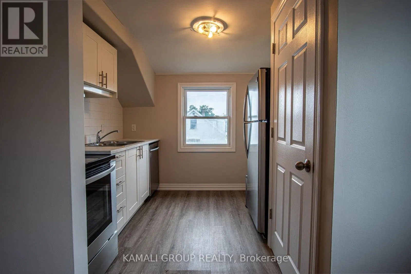 UPPER - 15 SHERBOURNE STREET
