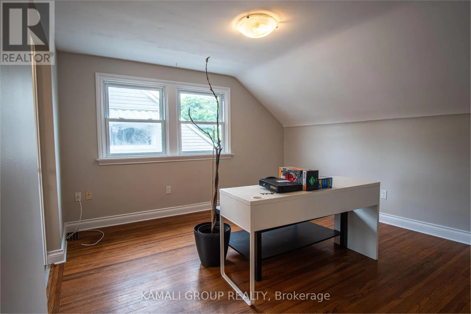 UPPER - 15 SHERBOURNE STREET