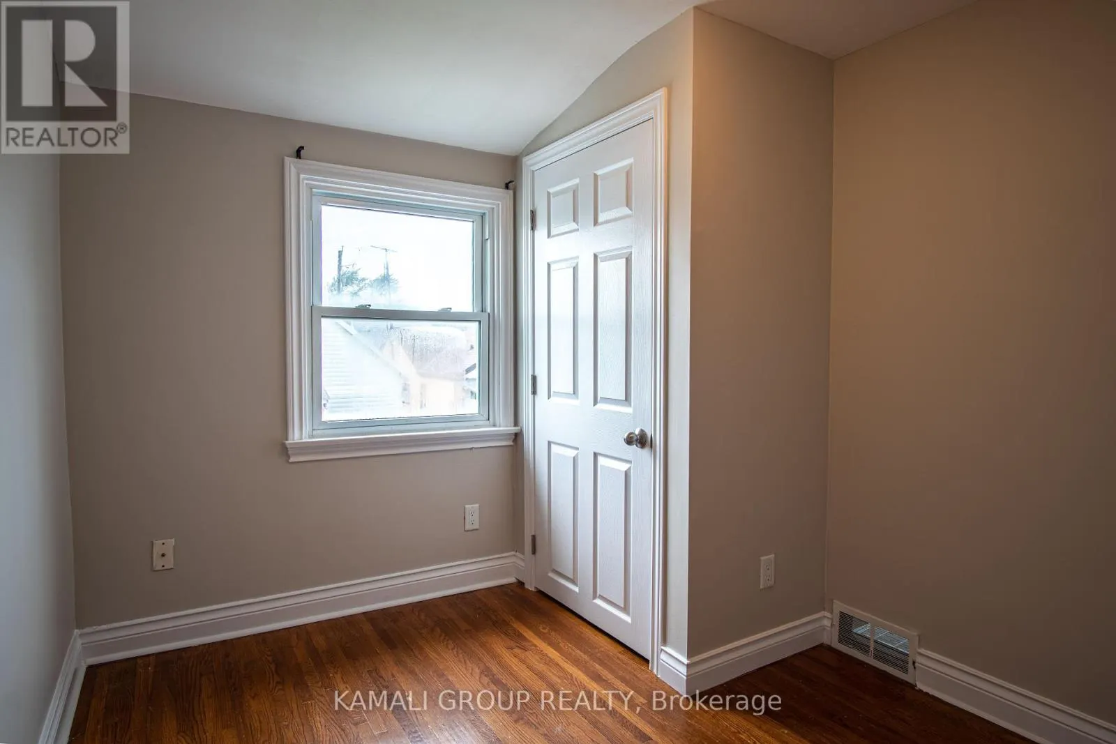 UPPER - 15 SHERBOURNE STREET