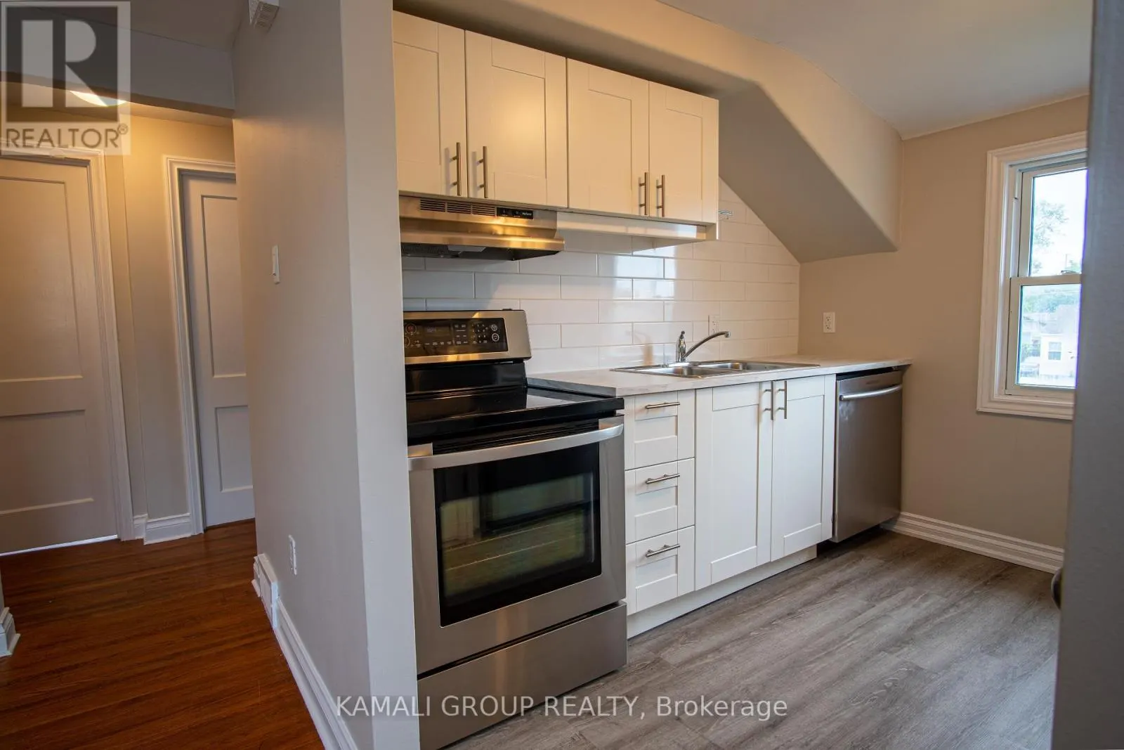 UPPER - 15 SHERBOURNE STREET