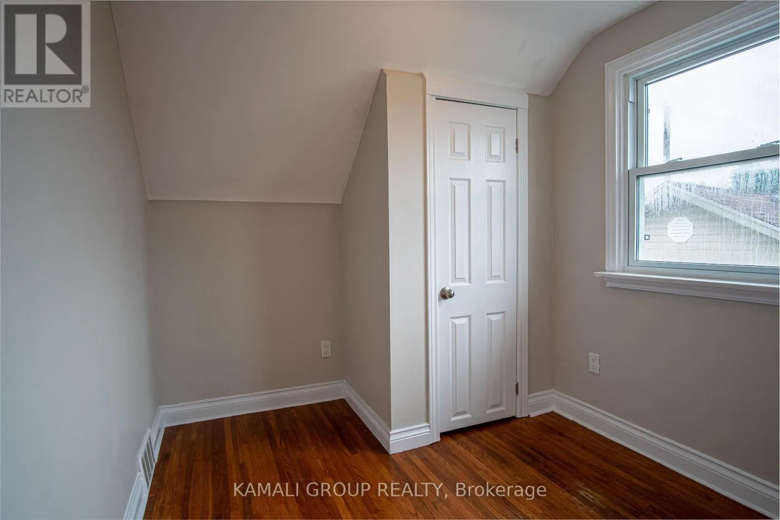 UPPER - 15 SHERBOURNE STREET