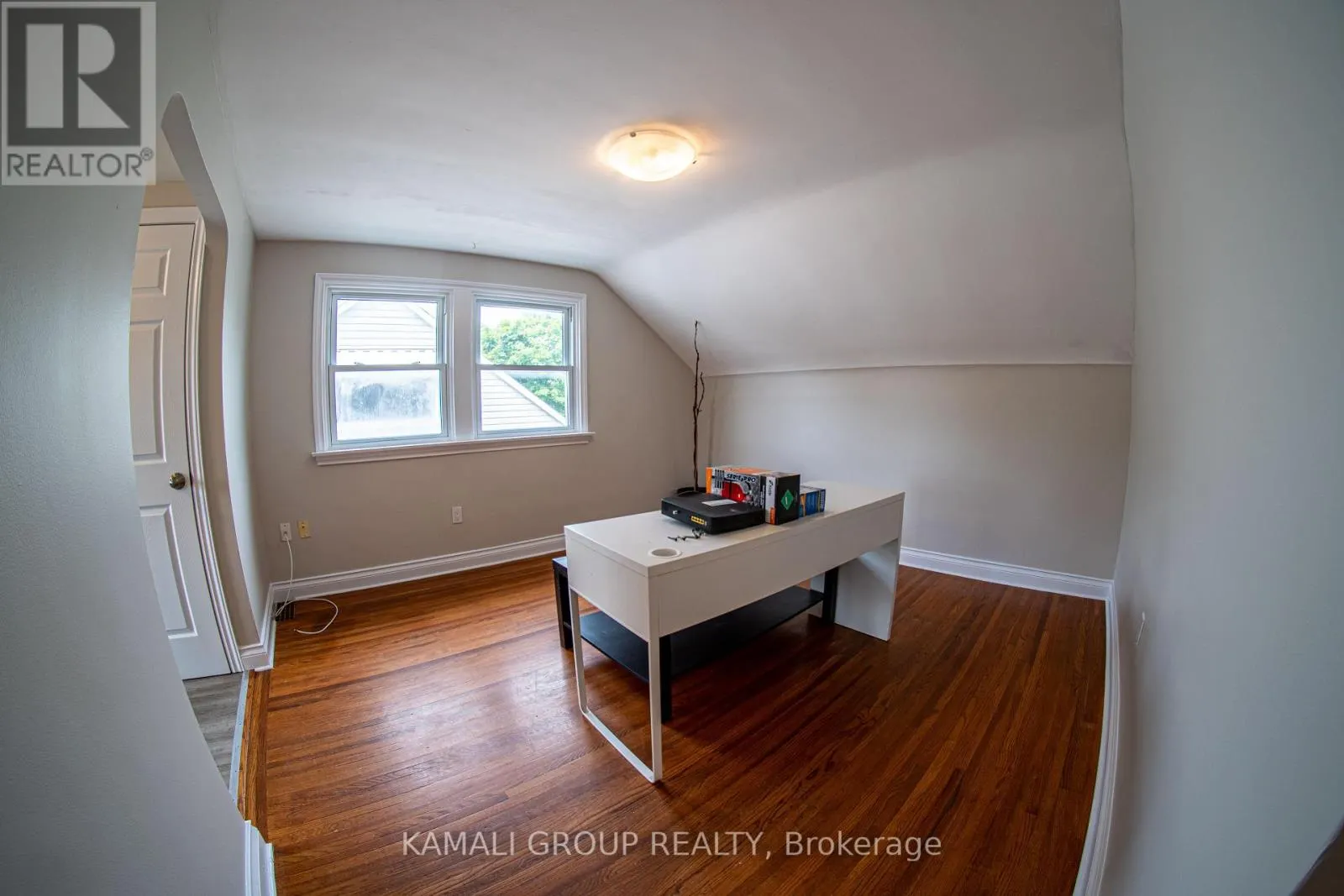 UPPER - 15 SHERBOURNE STREET