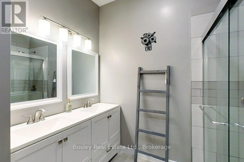 153 TROWBRIDGE STREET W