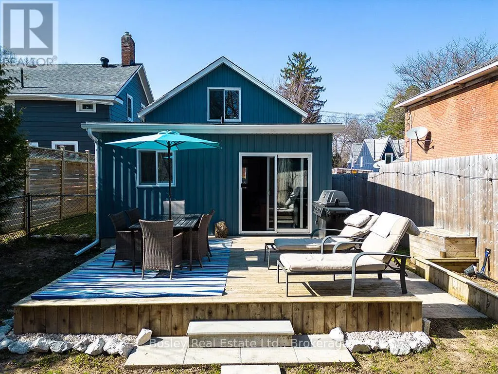 153 TROWBRIDGE STREET W